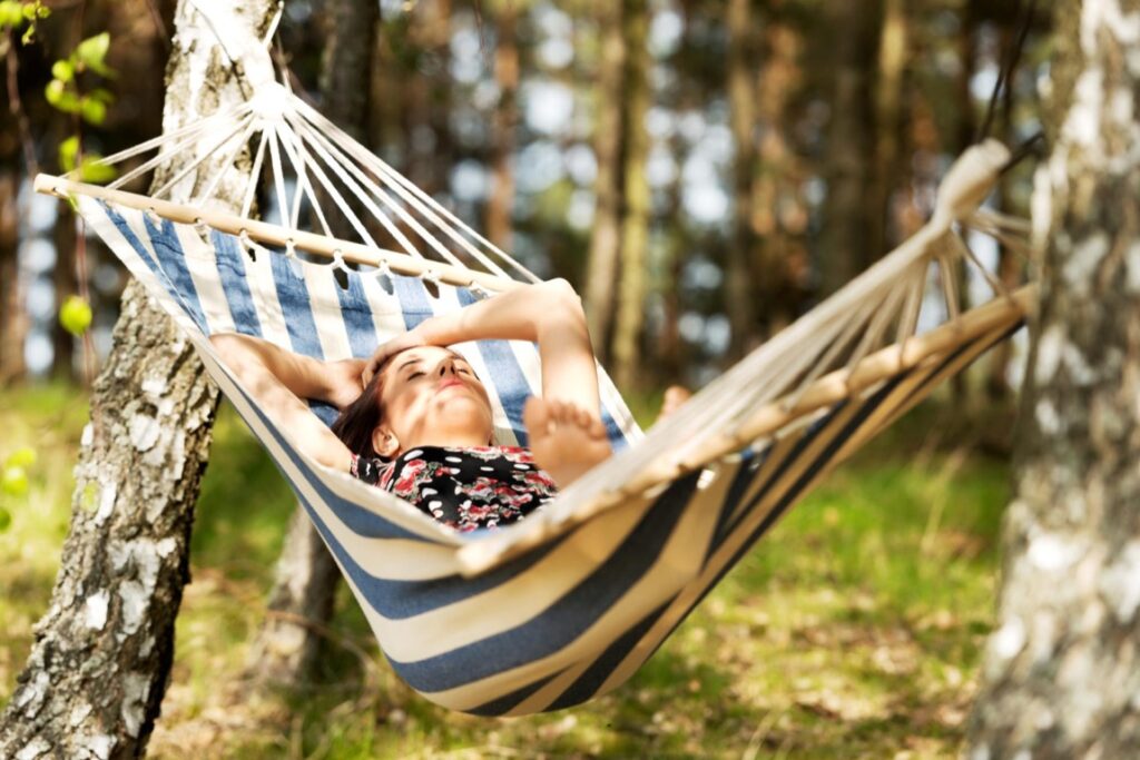 Mazury, znane jako Kraina Tysiąca Jezior, od lat przyciągają zarówno turystów, jak i inwestorów poszukujących spokojnego zakątka lub miejsca na lukratywną inwestycję